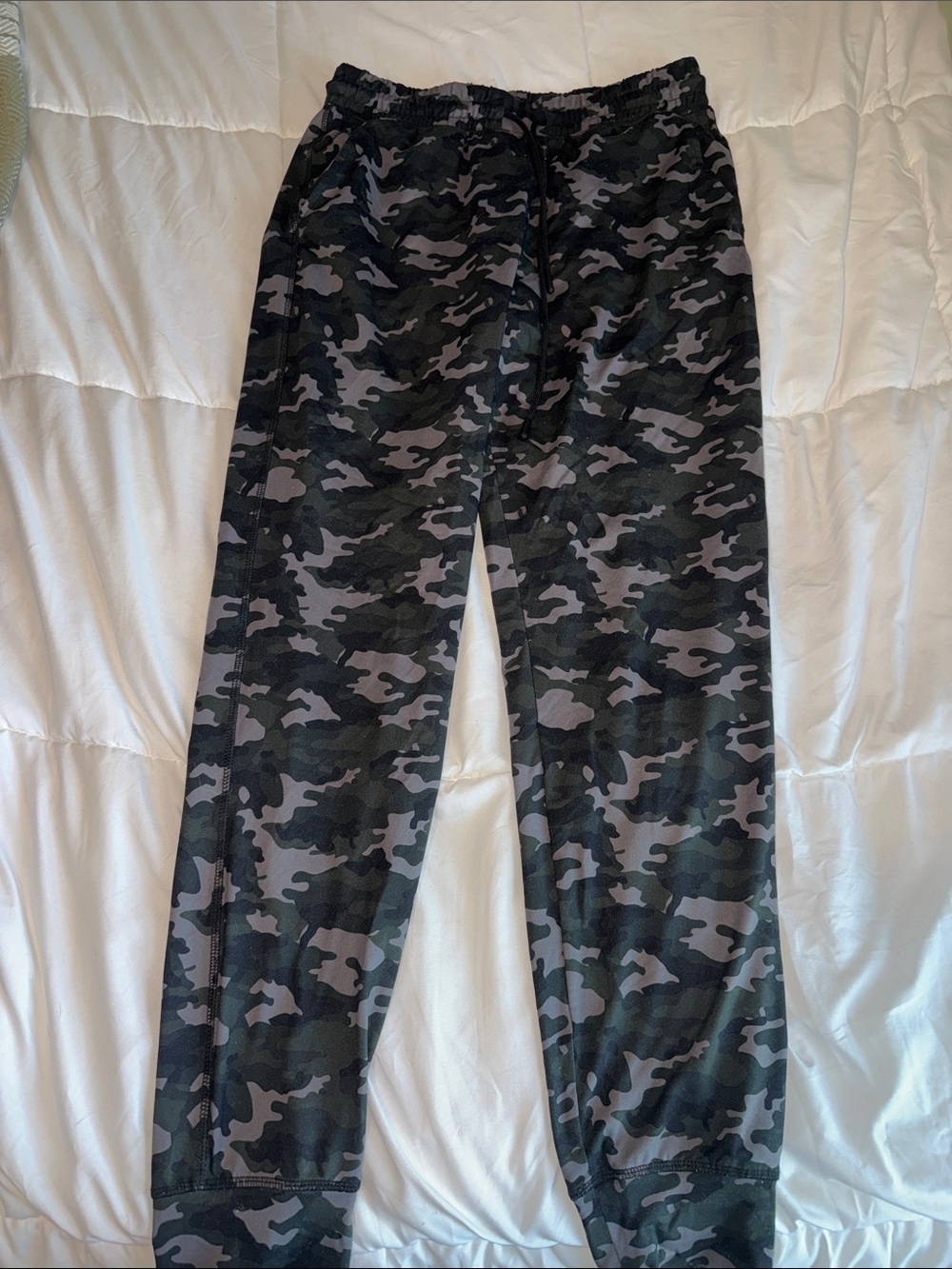 Fabletics Women’s Camouflage Jogger Pants - Gray/Black